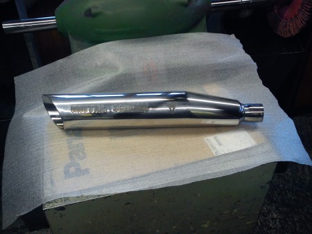 Výrobky zo železných kovov sa musia pred pochrómovaním,vybrúsiť a vyleštiť do vysokého lesku.